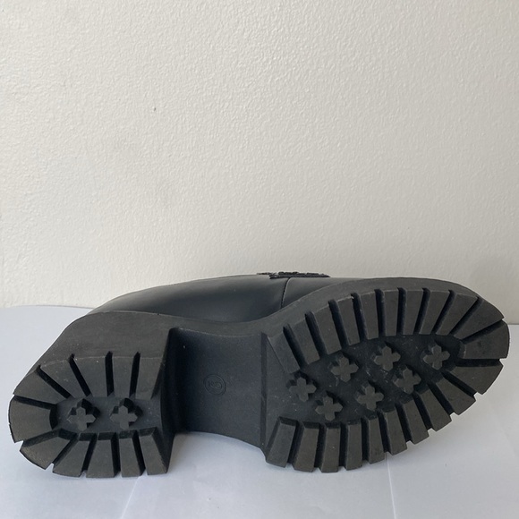 Universal Threads-Size 9-Black-Platform loafers. - Picture 10 of 12